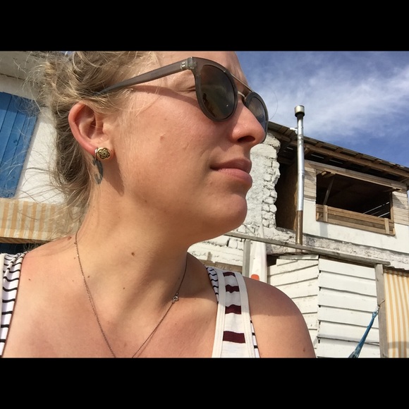 Meet your Posher, Alix - Picture 3 of 5